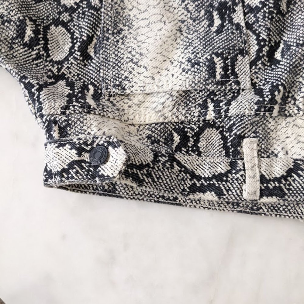Noble U Snake Reptile Animal Print Oversized Cropped Jean Denim Jacket - Picture 5 of 10